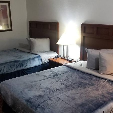 Hotel 2 Queen Beds Hotel Room 222 Wi-Fi Hot Tub Booking Стилуотер Экстерьер фото
